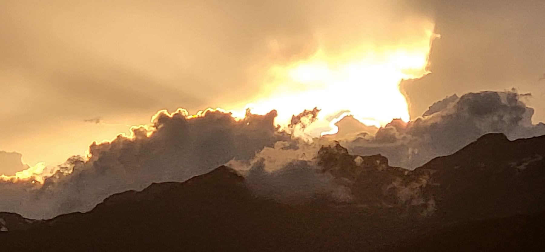Abendrot über den Walliser Bergen